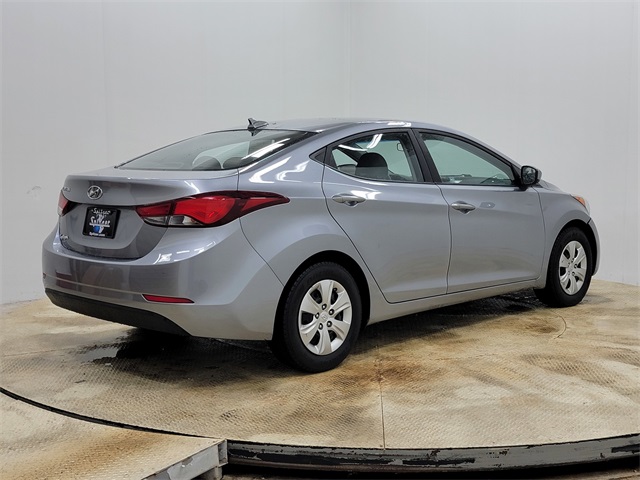 2016 Hyundai Elantra SE photo 4