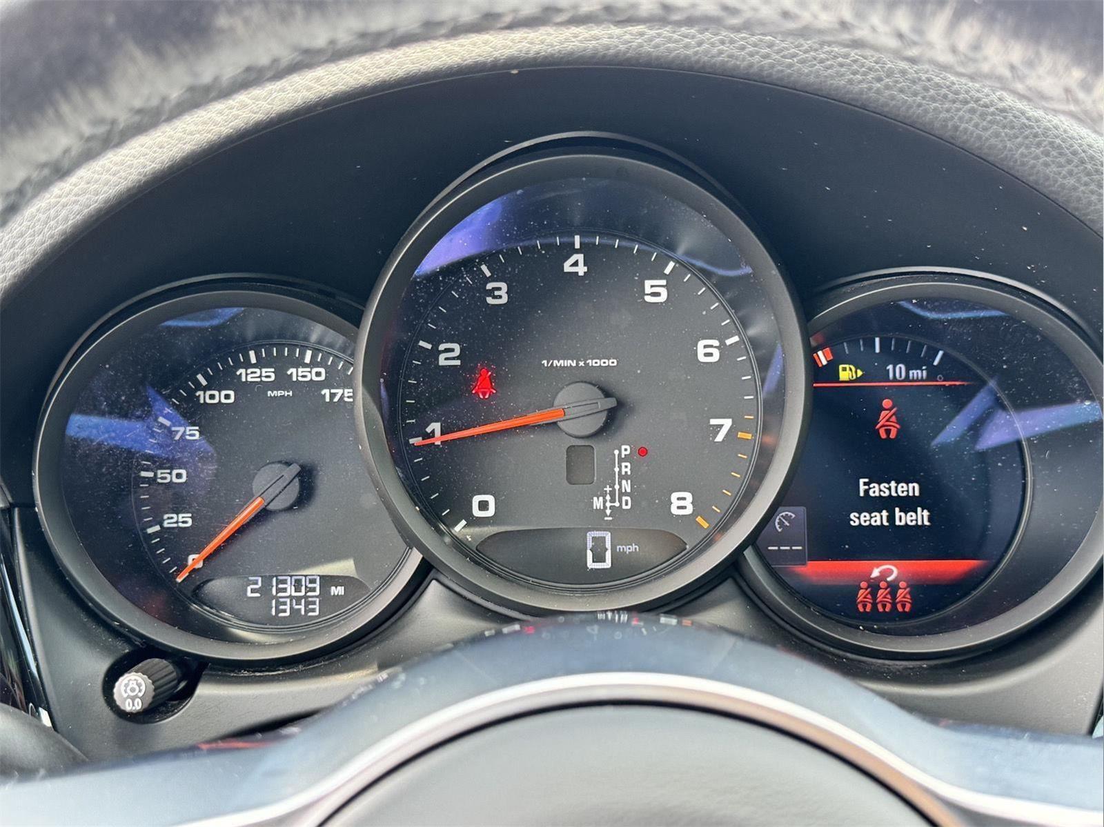 2021 Porsche Macan Base photo 41