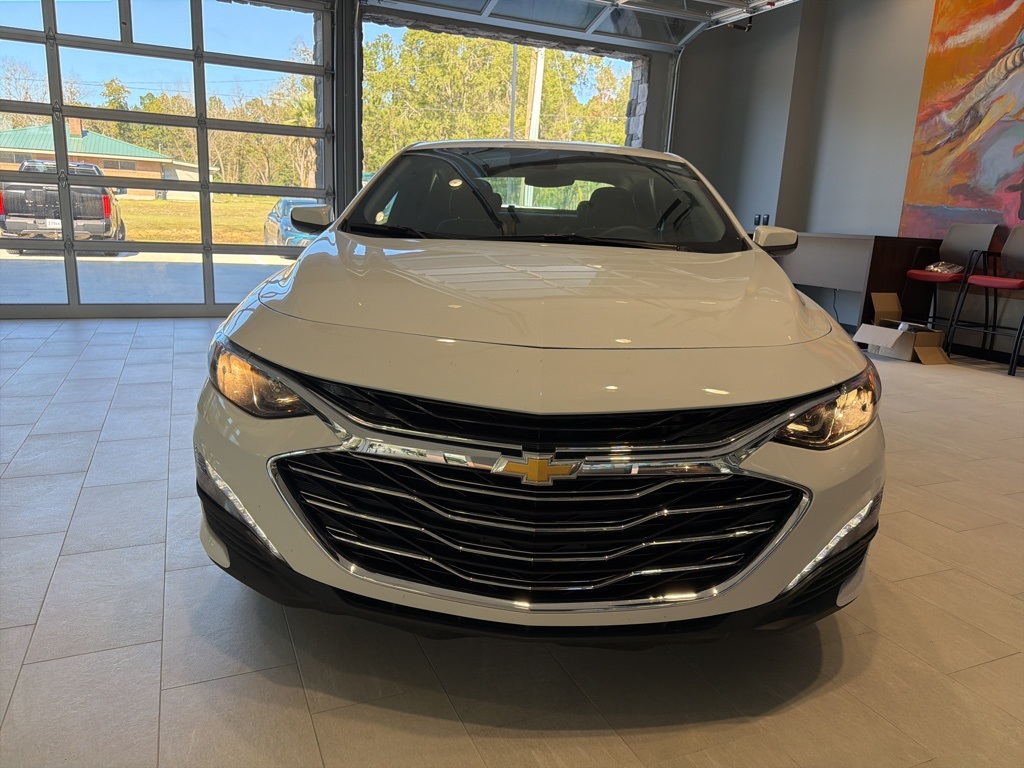 2023 Chevrolet Malibu 1LT photo 2