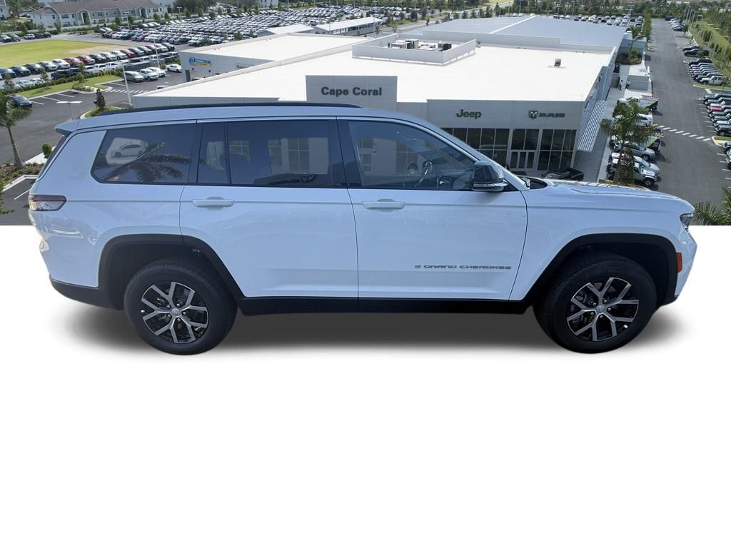 2025 Jeep Grand Cherokee Limited photo 3