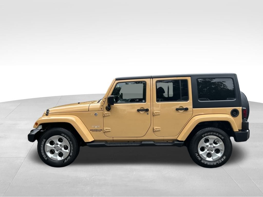 2013 Jeep Wrangler Unlimited Sahara photo 2
