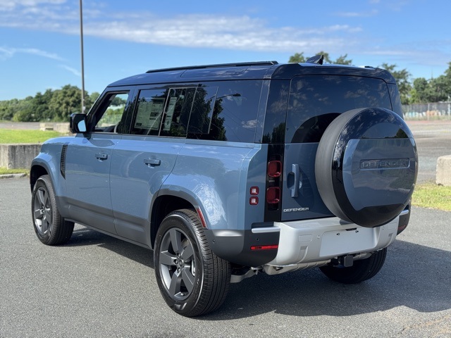 2025 Land Rover Defender 110 S photo 3
