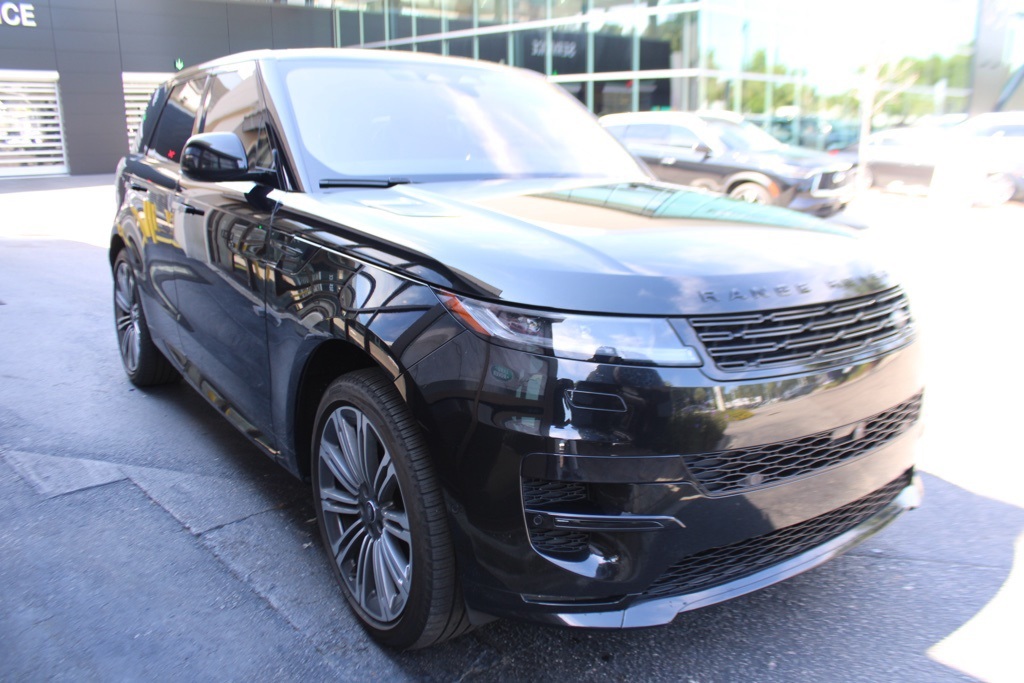 2023 Land Rover Range Rover Sport SE photo 3