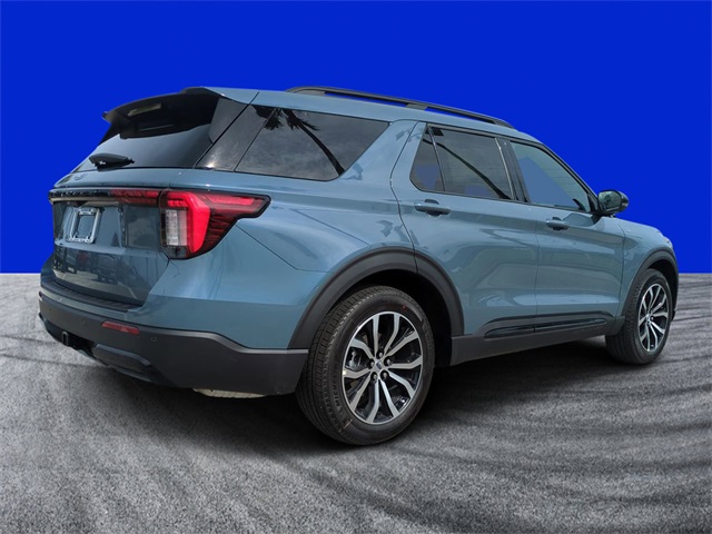 2025 Ford Explorer ST-Line photo 3