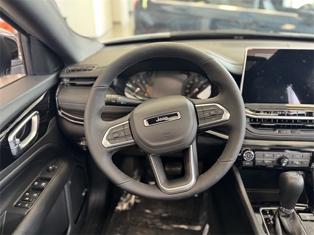 2025 Jeep Compass Latitude photo 3