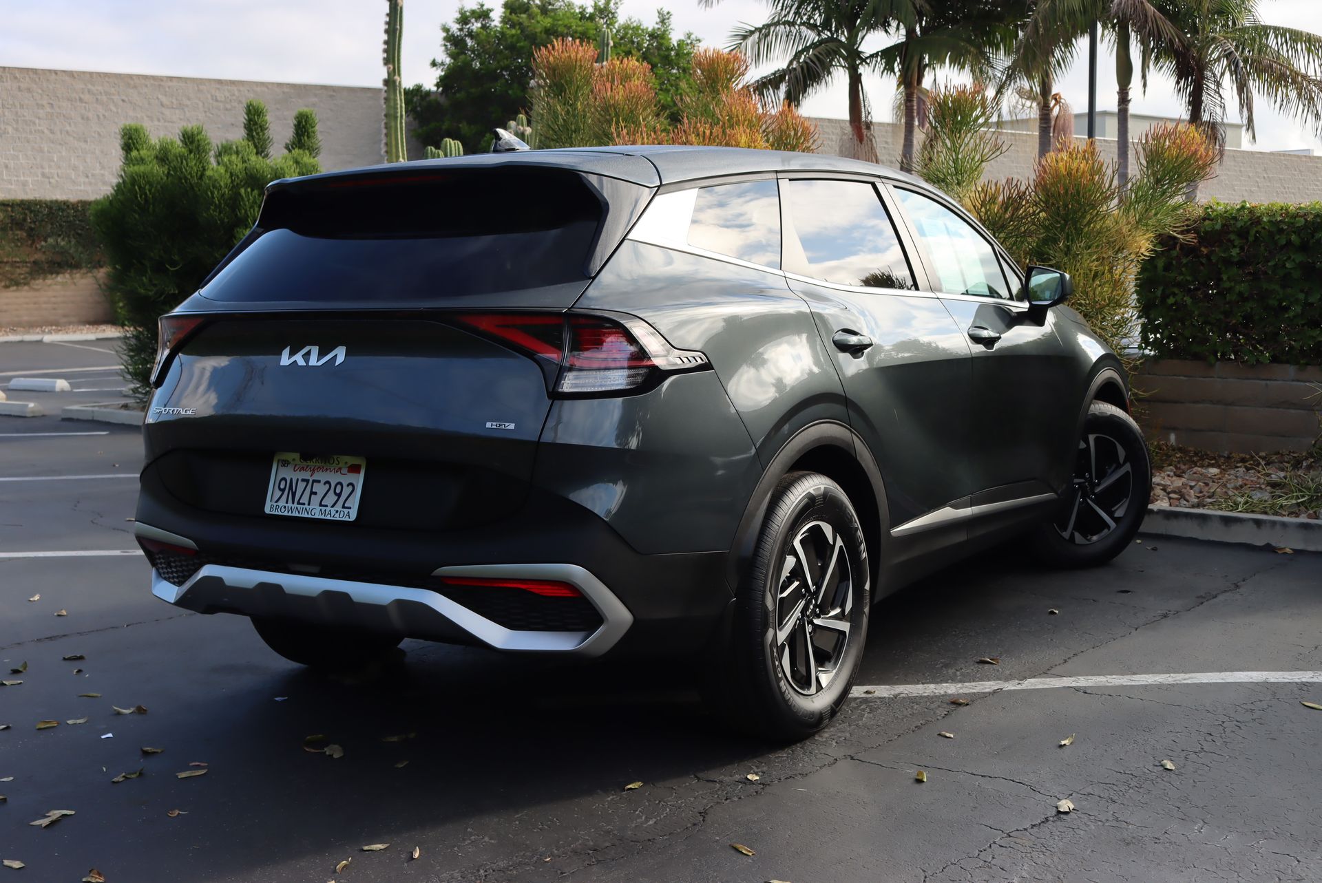 2025 Kia Sportage Hybrid LX photo 2