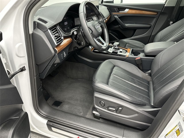 2023 Audi Q5 45 S line Premium photo 2