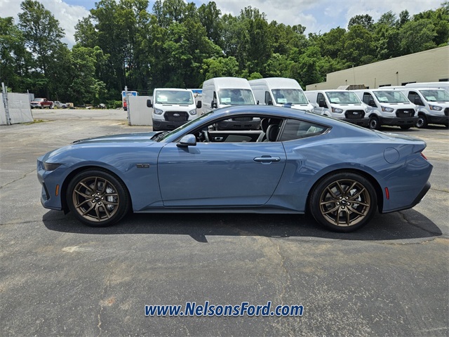 2025 Ford Mustang GT Premium photo 4