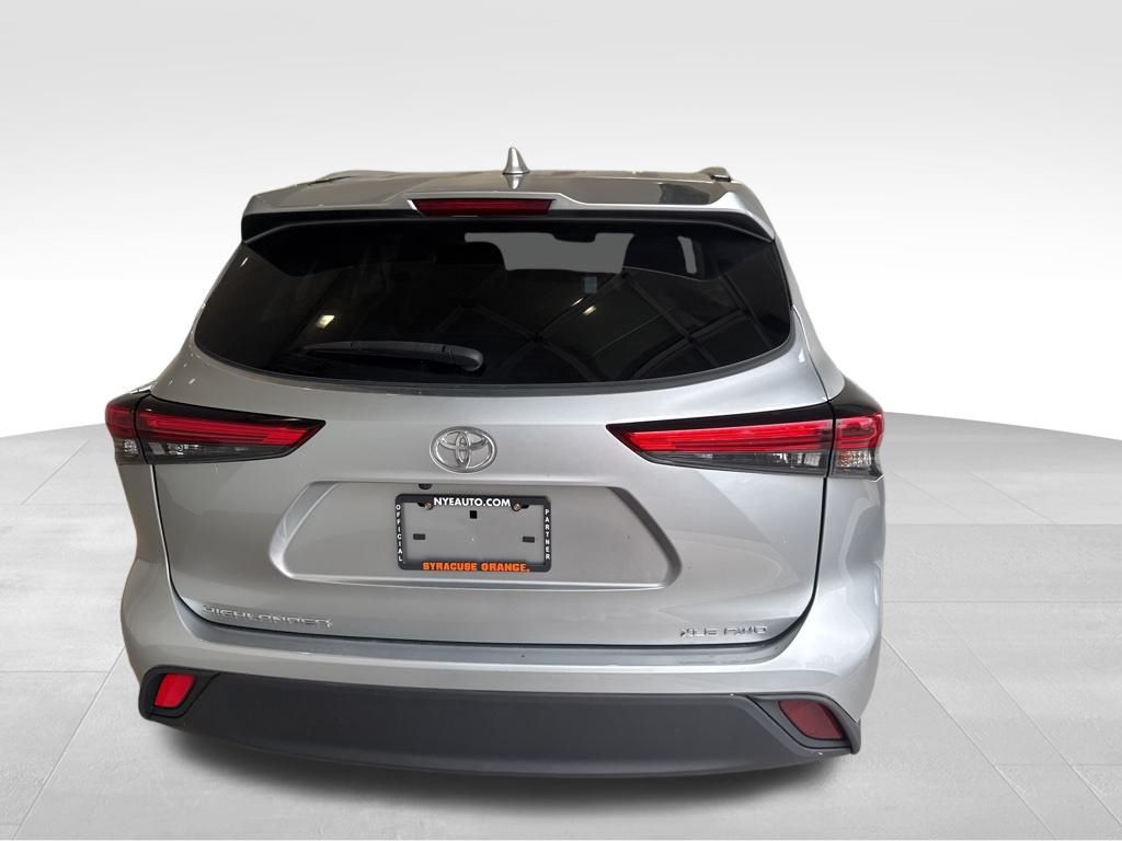 2022 Toyota Highlander XLE photo 4
