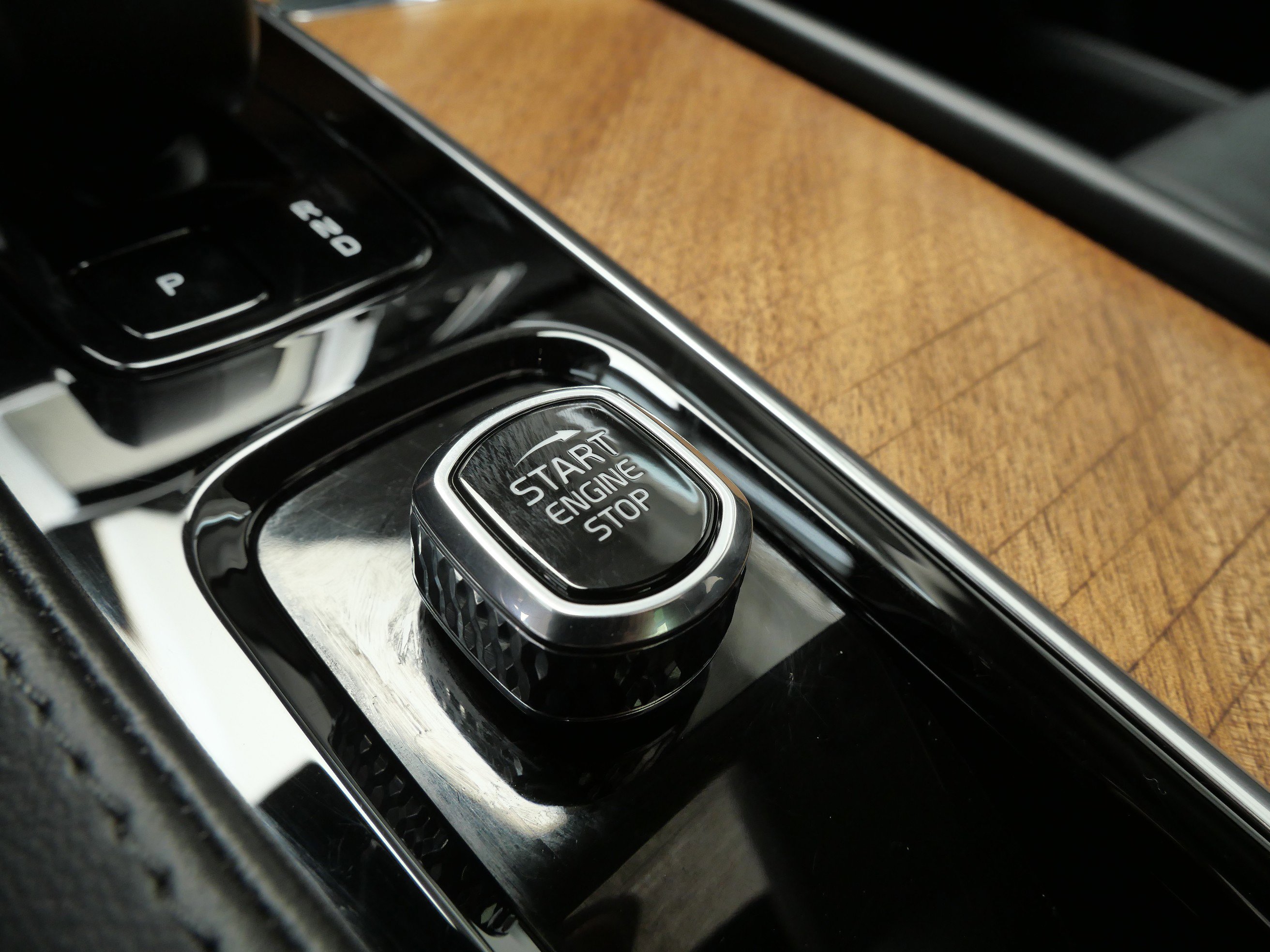 2025 Volvo XC90 Plus photo 28