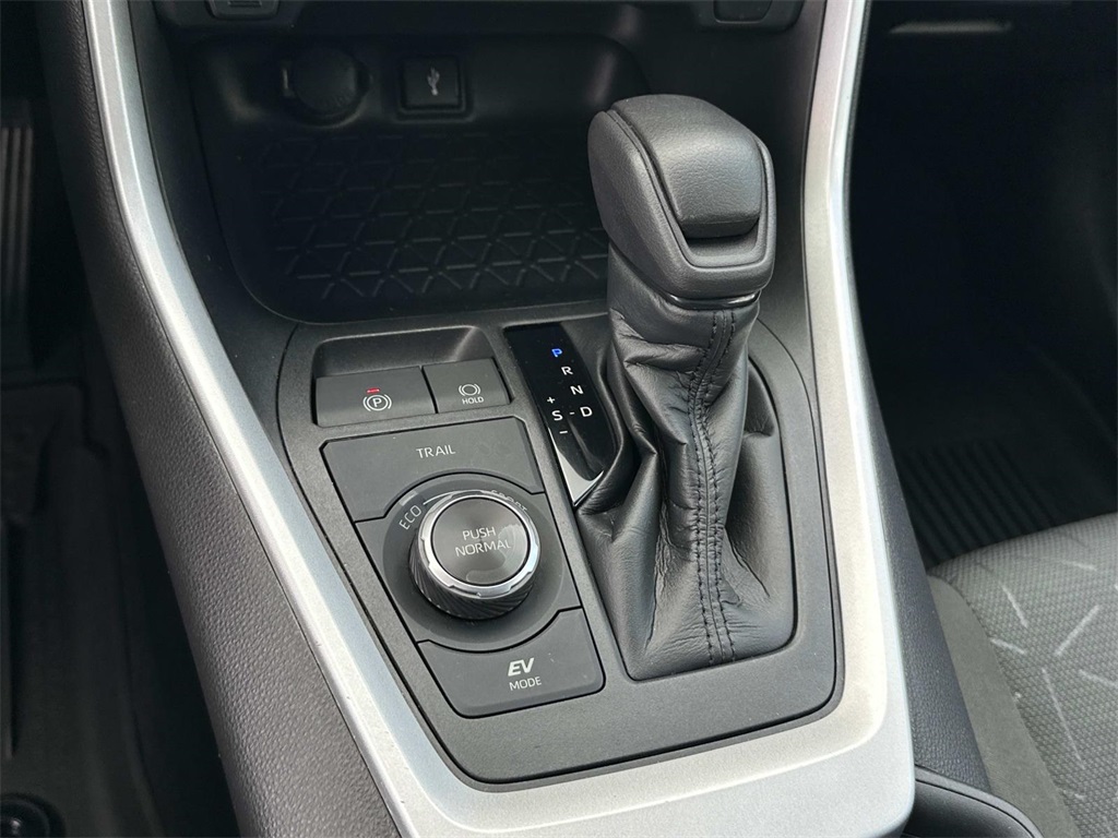 2021 Toyota RAV4 Hybrid XLE photo 20