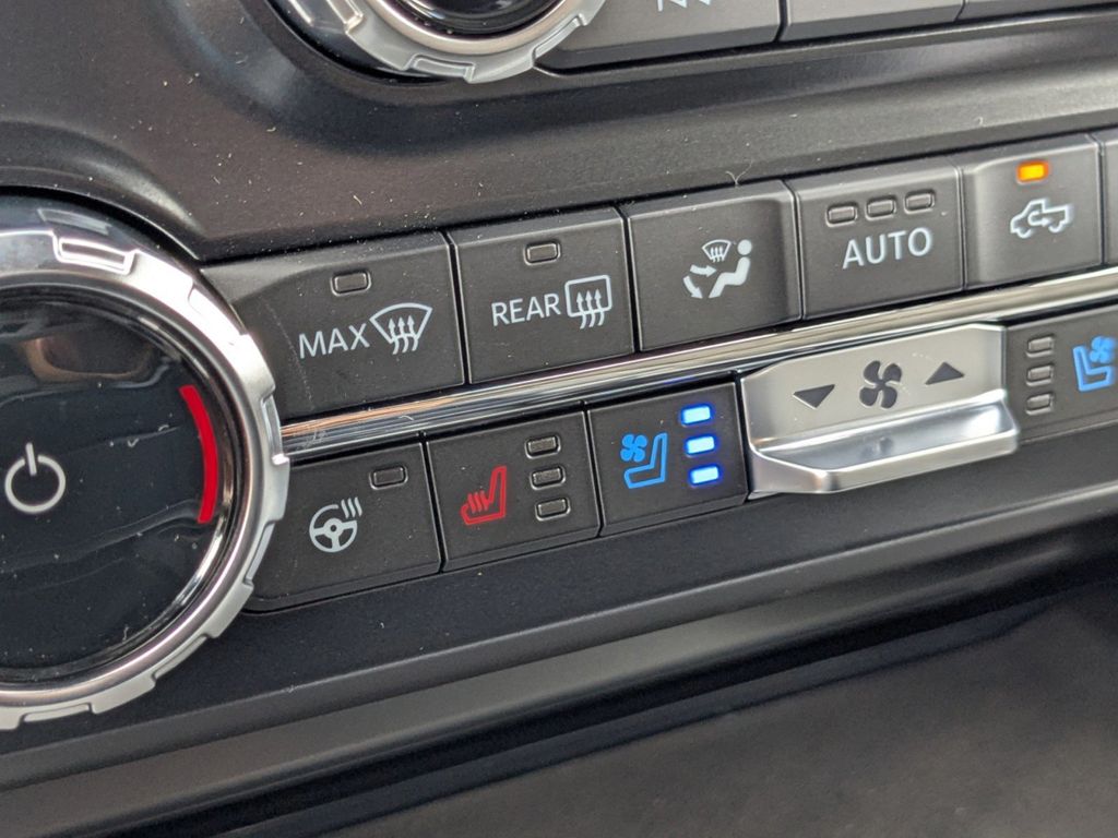 2025 Ford F-250 Platinum photo 24