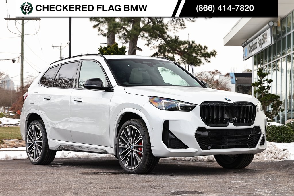 2025 BMW X1 28i's photo