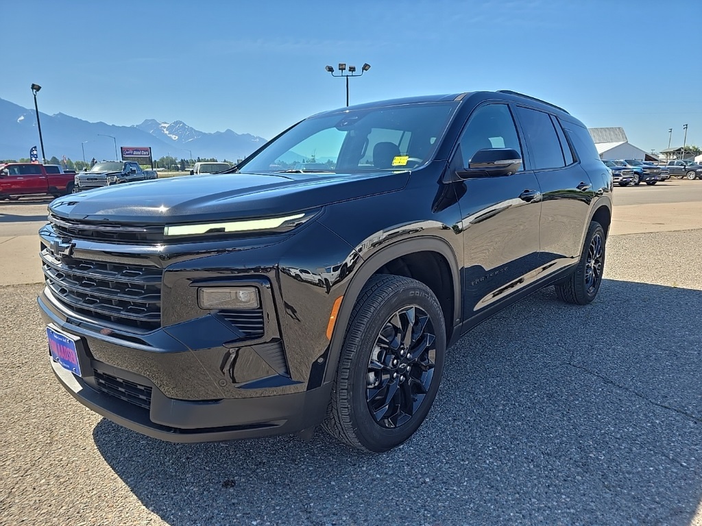 2025 Chevrolet Traverse photo 3