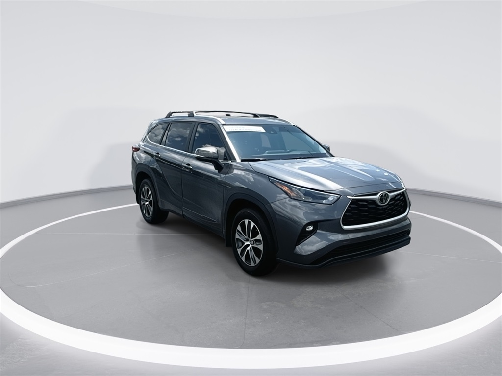 2023 Toyota Highlander L photo 2