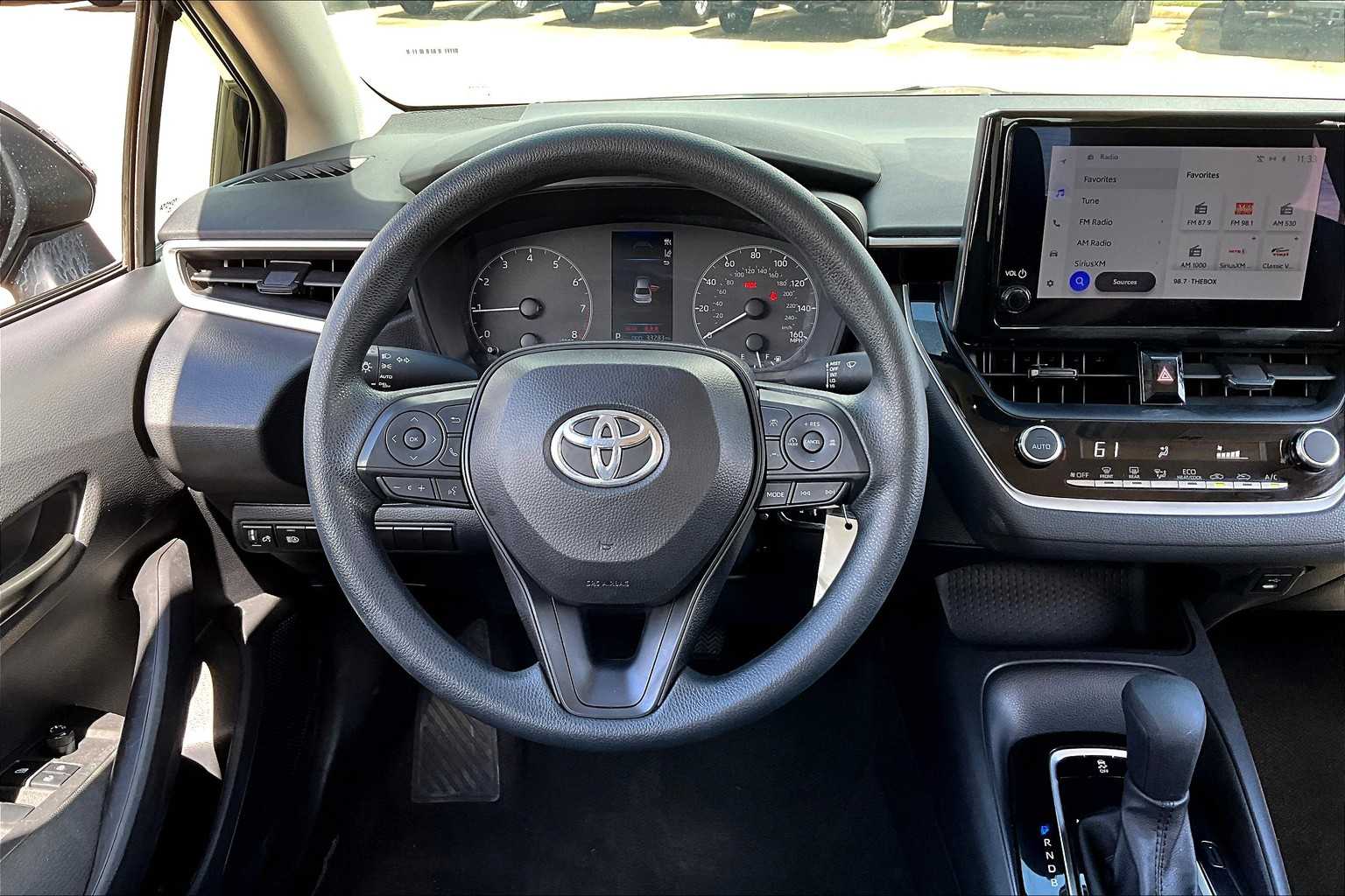 2024 Toyota Corolla LE photo 5