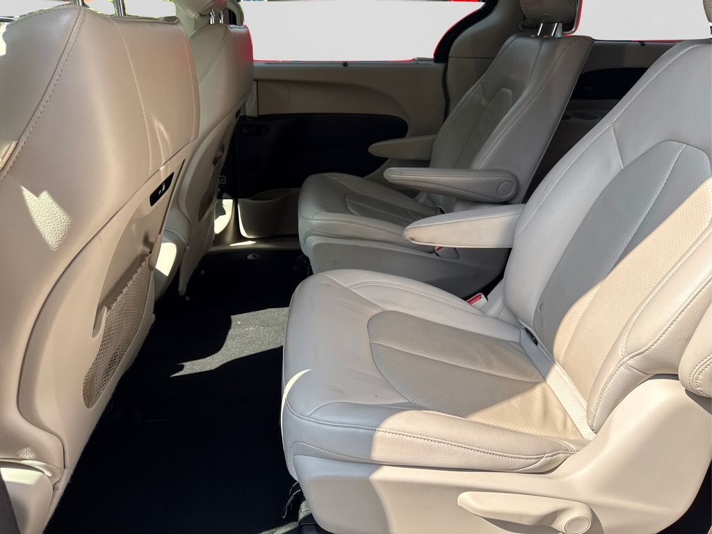2021 Chrysler Pacifica Hybrid Touring L photo 10