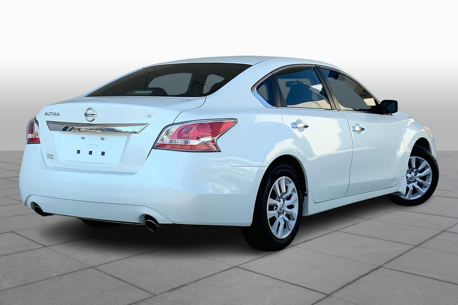 2015 Nissan Altima 2.5 S photo 11