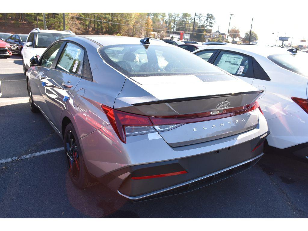 2026 Hyundai Elantra SEL Sport photo 4