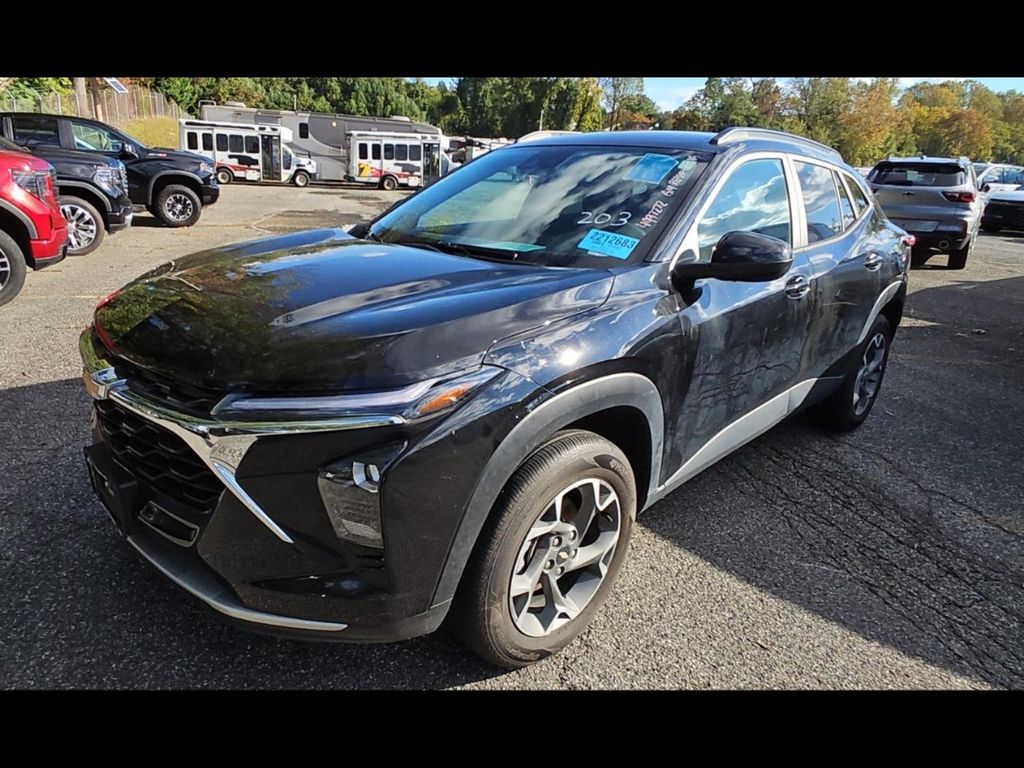 2024 Chevrolet Trax LT's photo