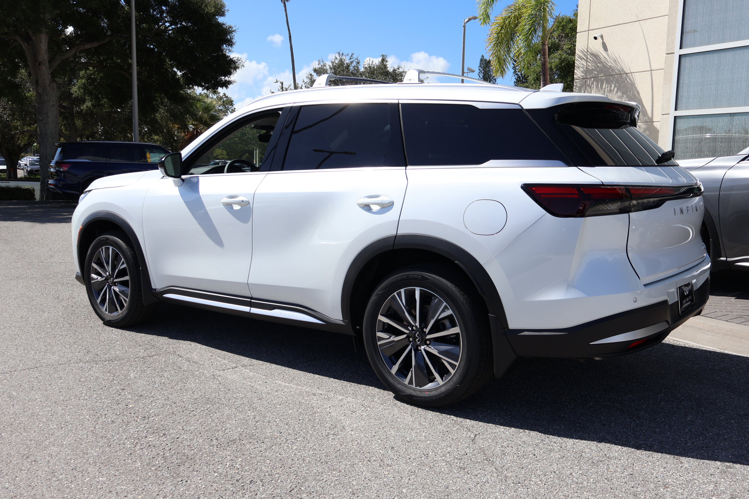 2026 Infiniti QX60 Luxe photo 3