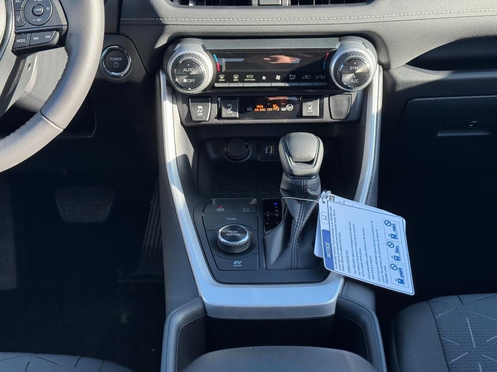 2025 Toyota RAV4 Hybrid XLE photo 9