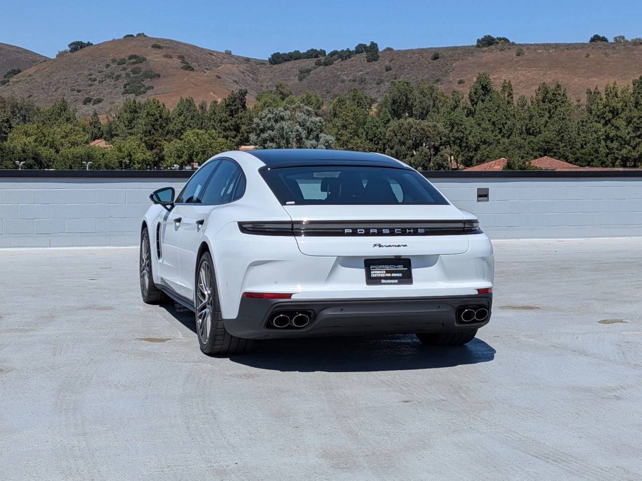 2025 Porsche Panamera Base photo 2