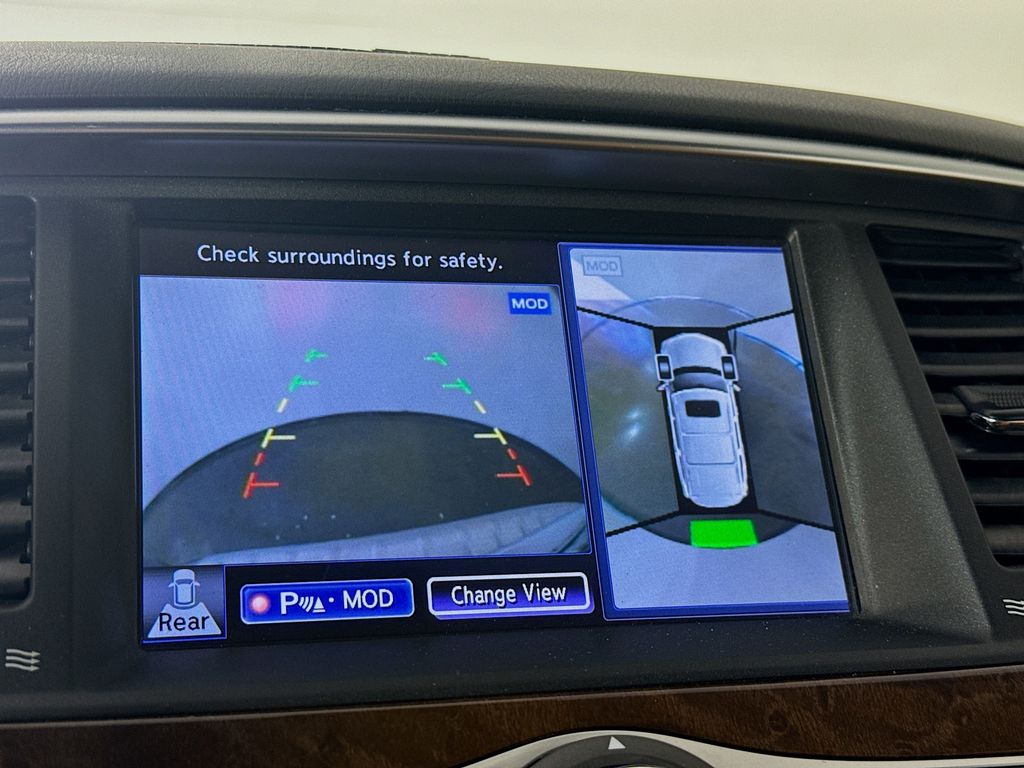 2017 Infiniti QX80 photo 15