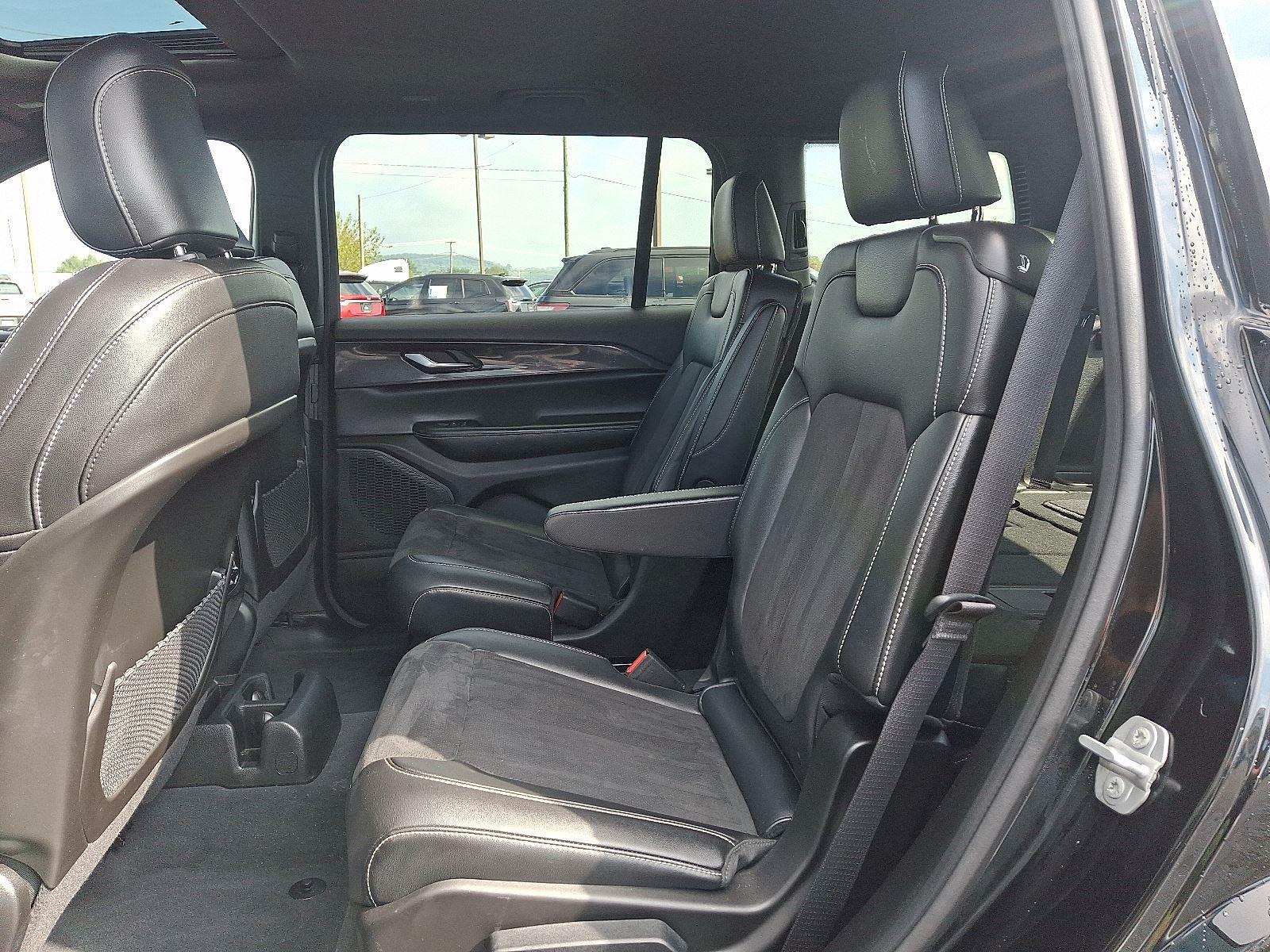 2023 Jeep Grand Cherokee Altitude photo 10