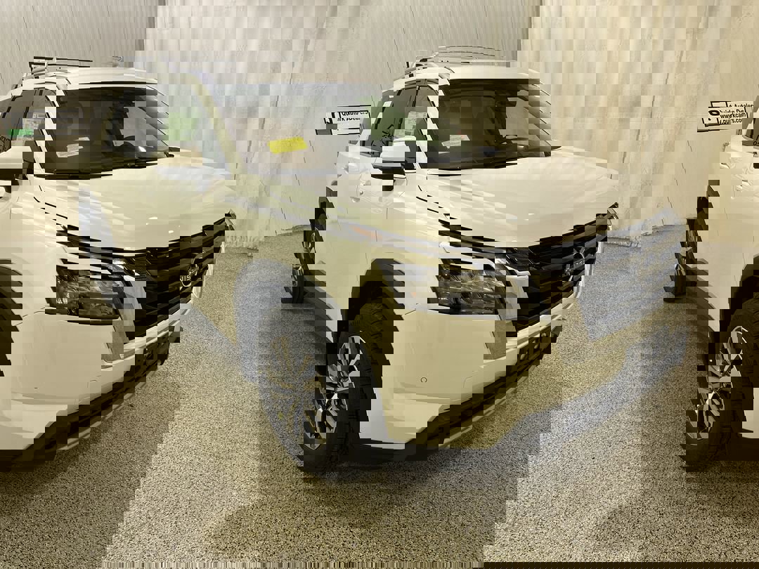 2025 Nissan Pathfinder SL's photo