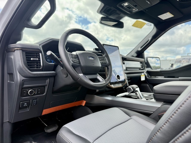 2025 Ford F-150 Lightning Lariat photo 16