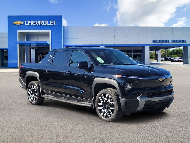 2026 Chevrolet Silverado EV LT's photo