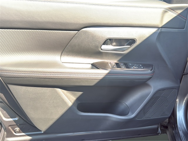 2026 Nissan Kicks SR photo 16