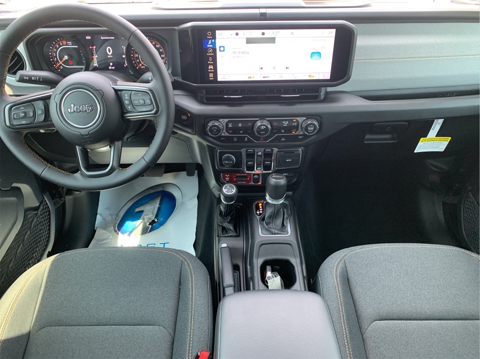 2025 Jeep Gladiator Willys photo 22