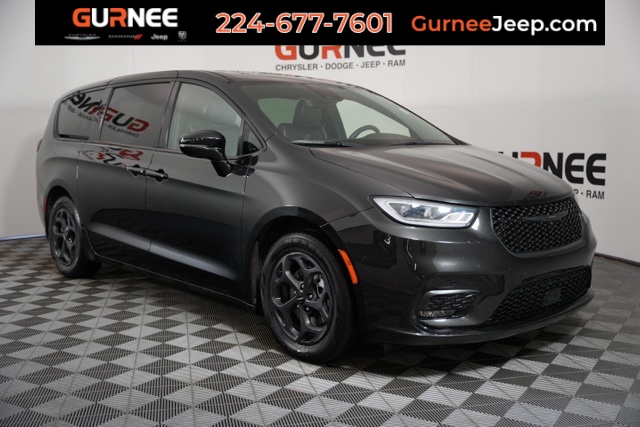 2023 Chrysler Pacifica Hybrid Limited's photo