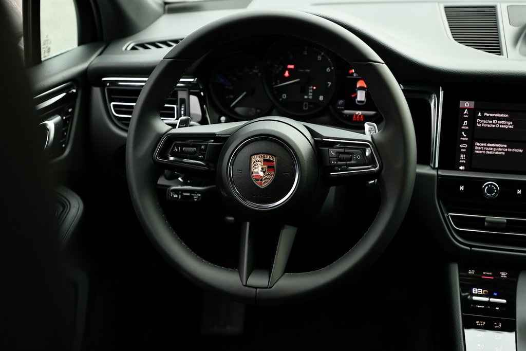 2025 Porsche Macan T photo 25