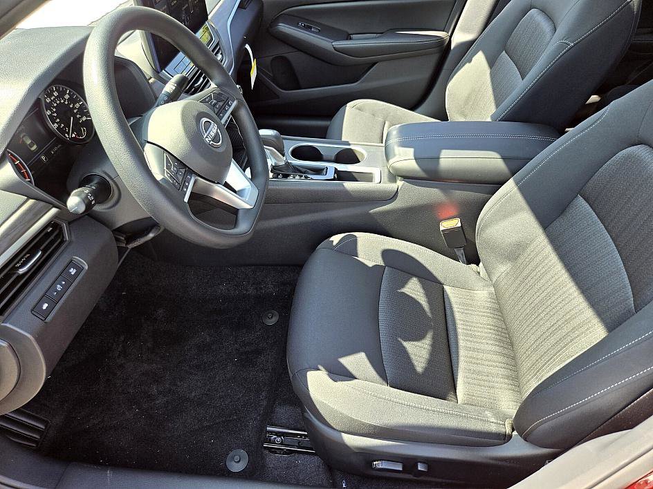 2025 Nissan Altima SV Special Edition photo 9