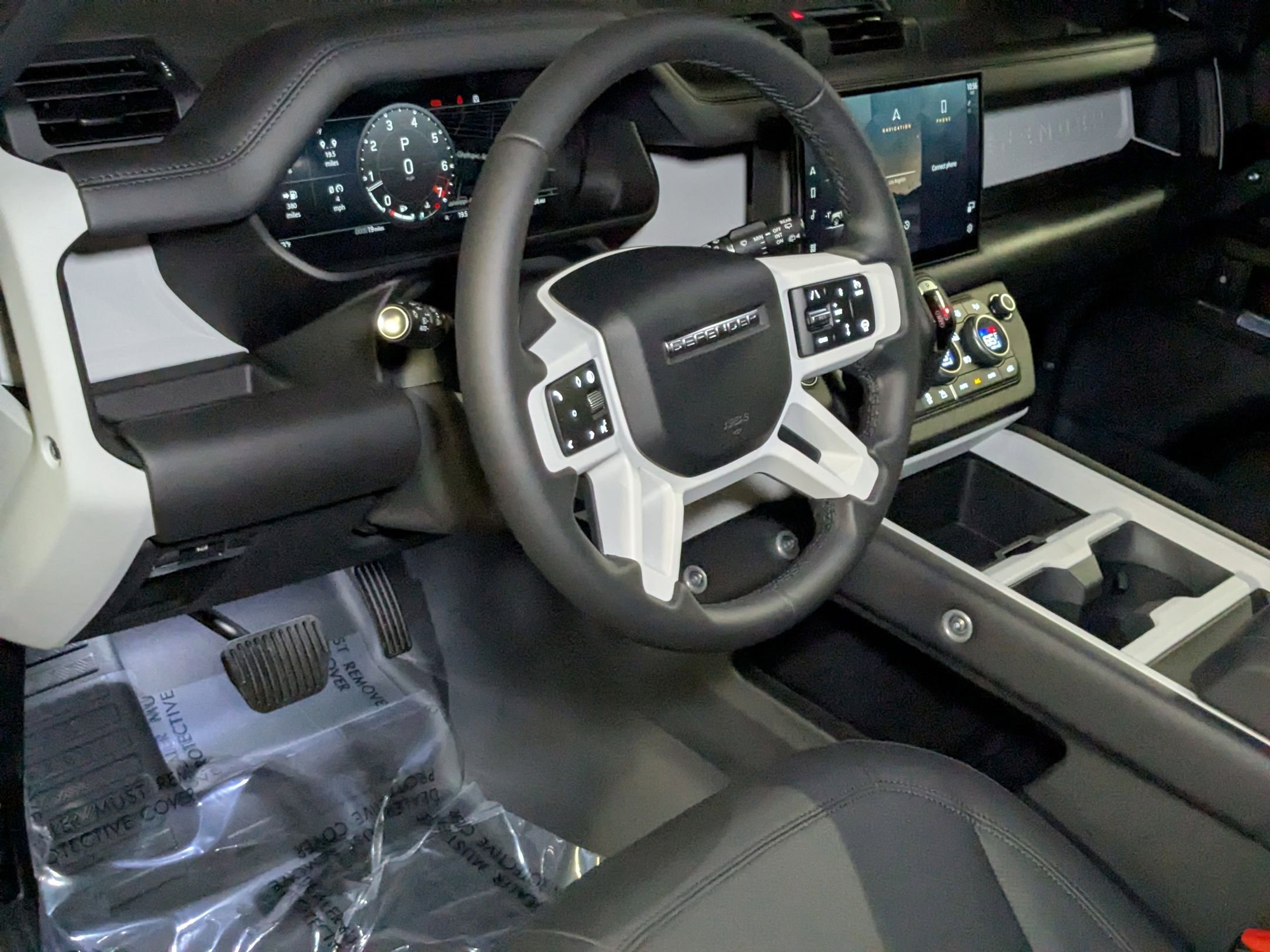 2025 Land Rover Defender 110 S photo 3