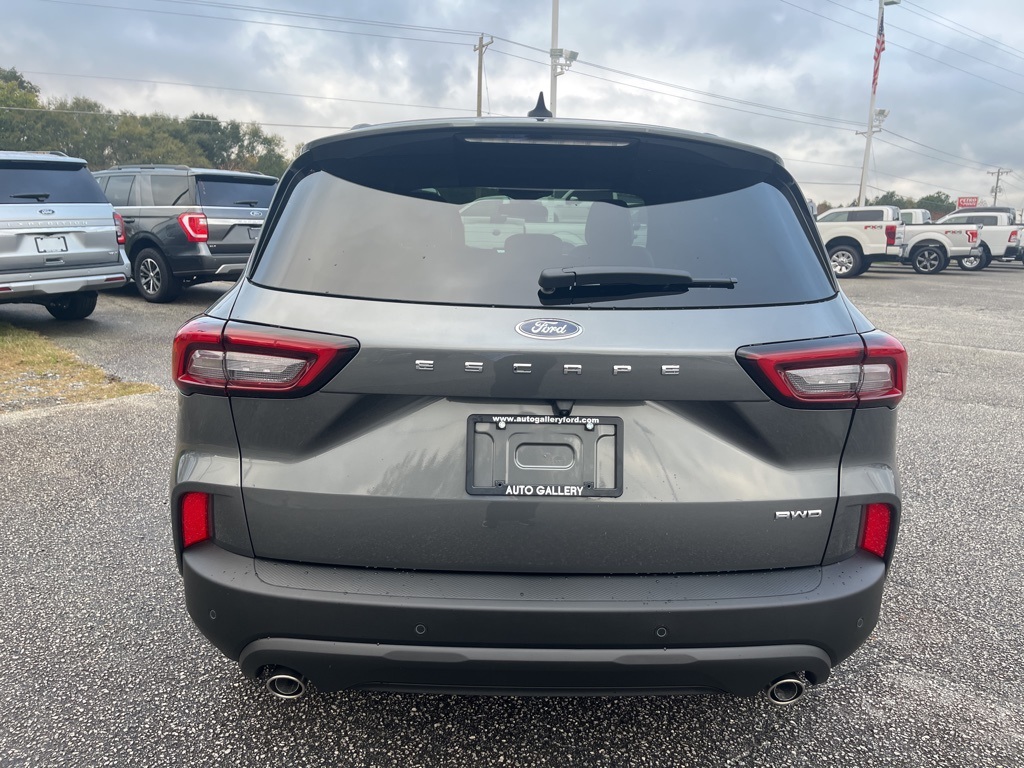 2025 Ford Escape ST-Line photo 4