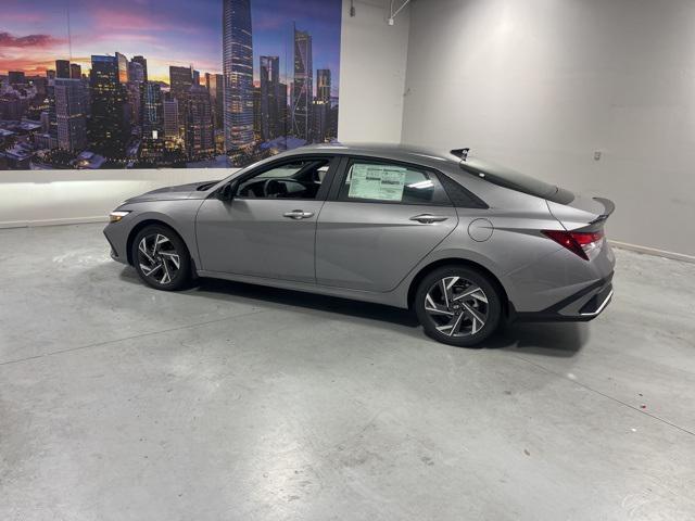 2025 Hyundai Elantra SEL Sport photo 4