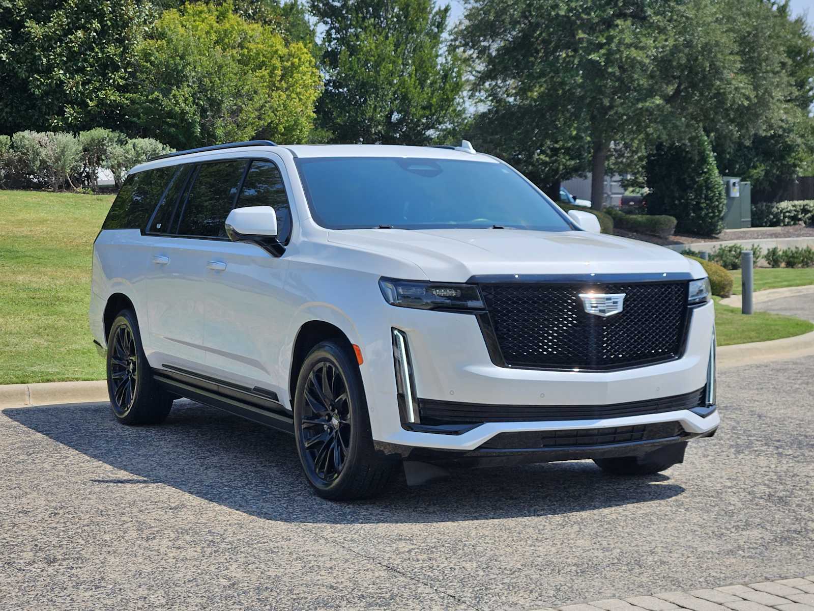 2023 Cadillac Escalade ESV Sport Platinum photo 2