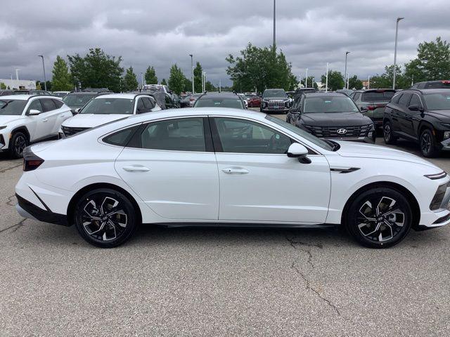 2025 Hyundai Sonata SEL photo 3