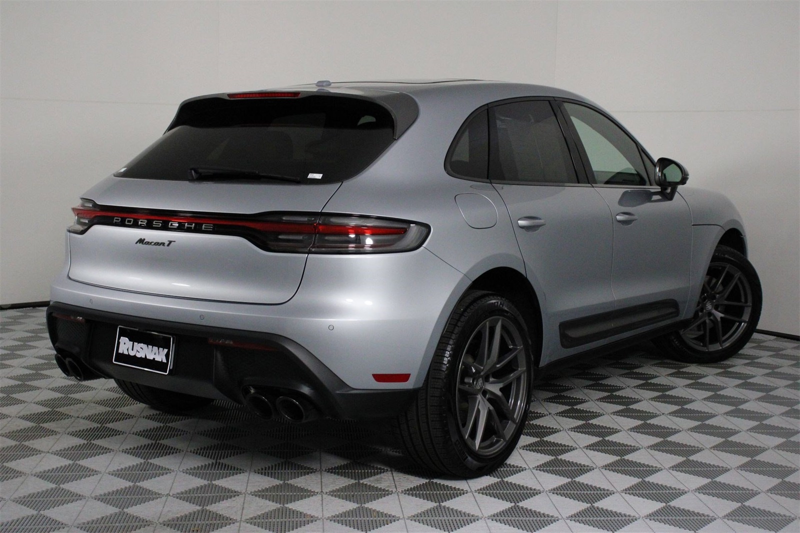 2025 Porsche Macan T photo 7