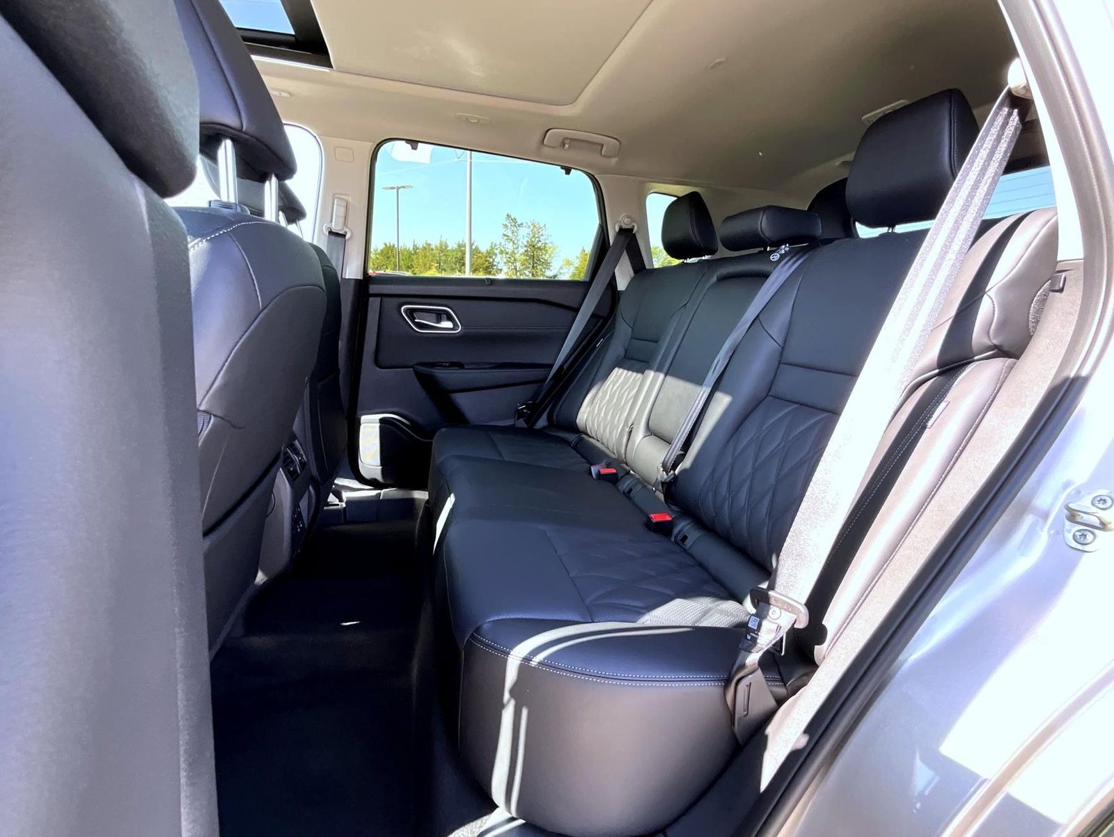 2026 Nissan Rogue Platinum photo 9