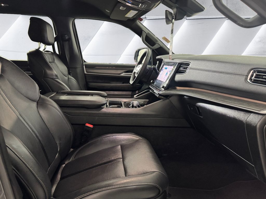 2024 Jeep Wagoneer Series II photo 13