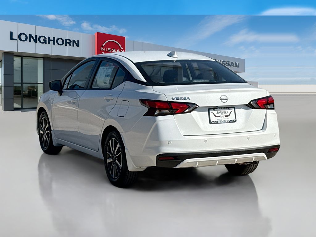 2025 Nissan Versa SV photo 4