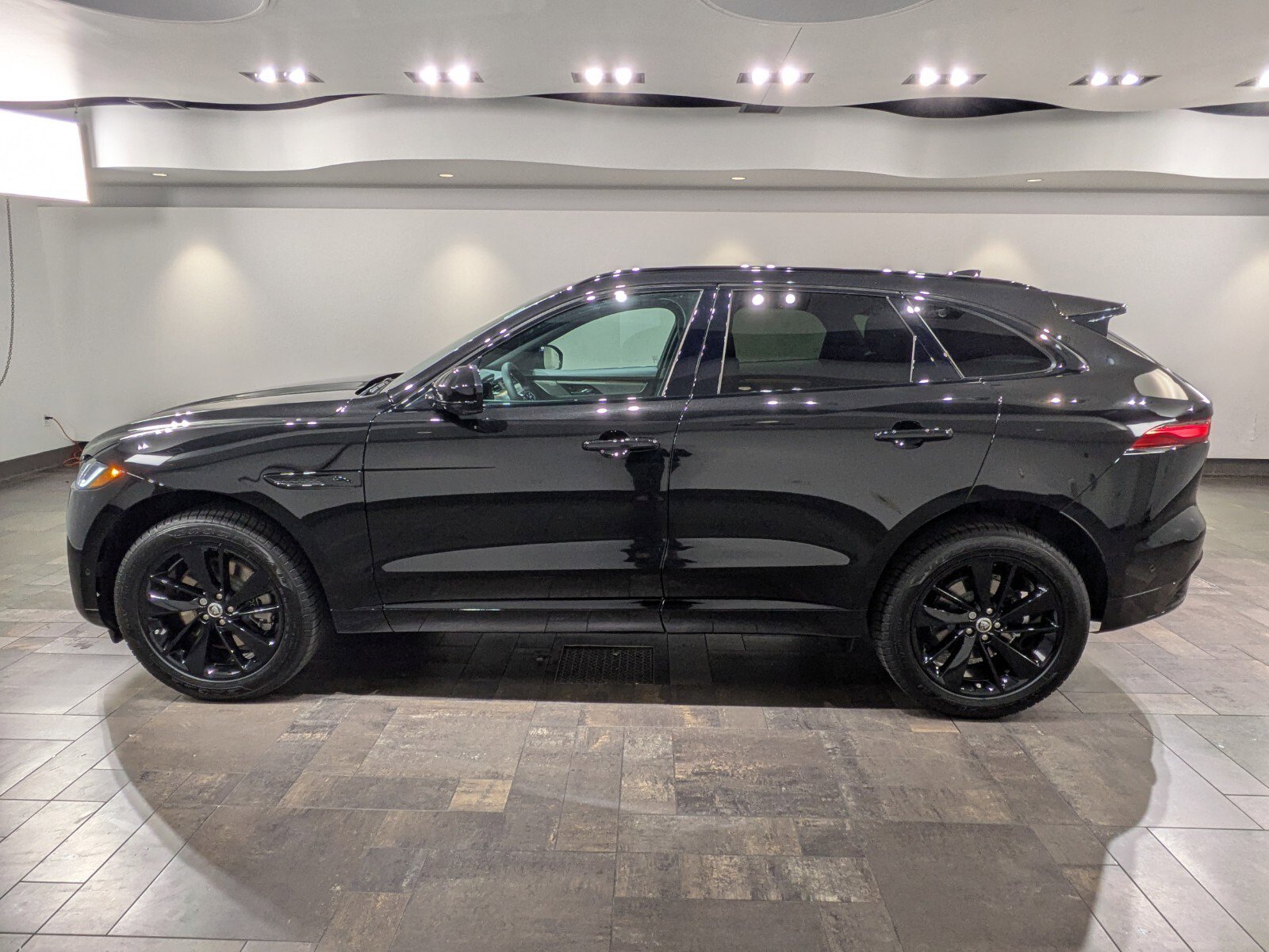 2026 Jaguar F-PACE R-Dynamic S P250 photo 3