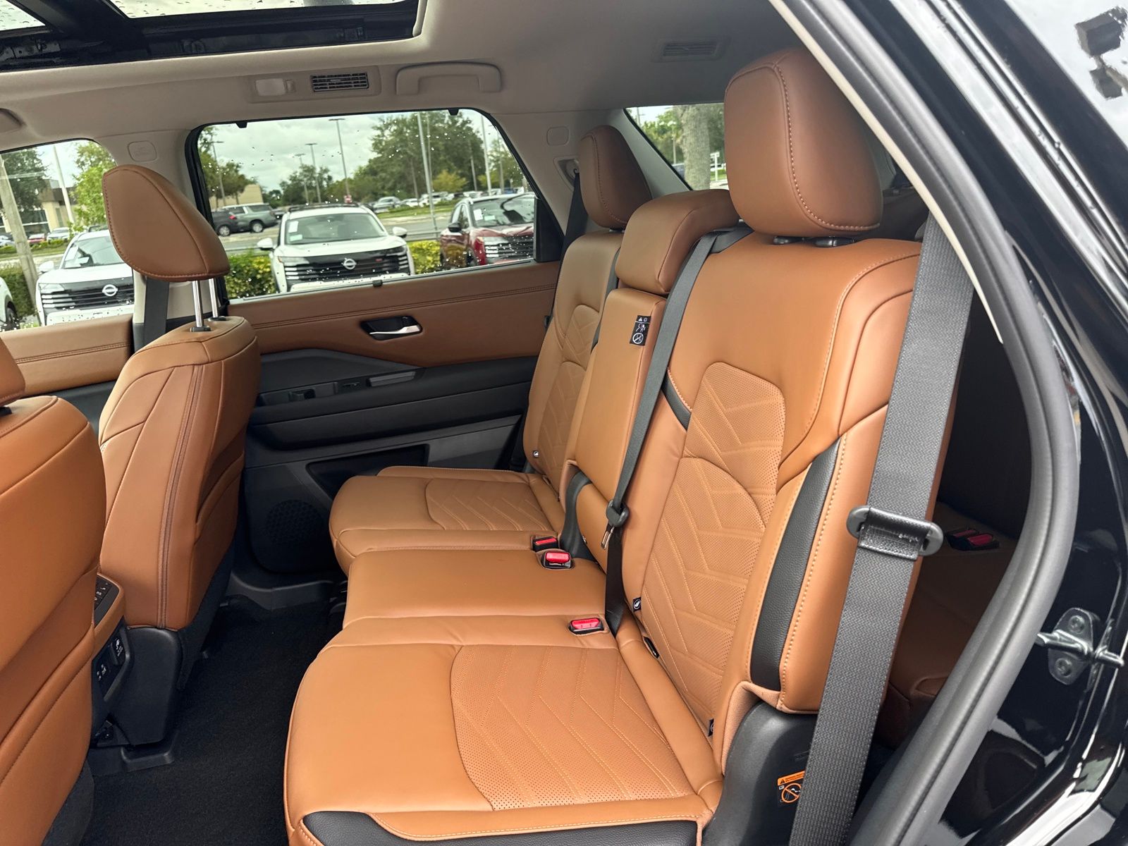 2025 Nissan Pathfinder Platinum photo 29