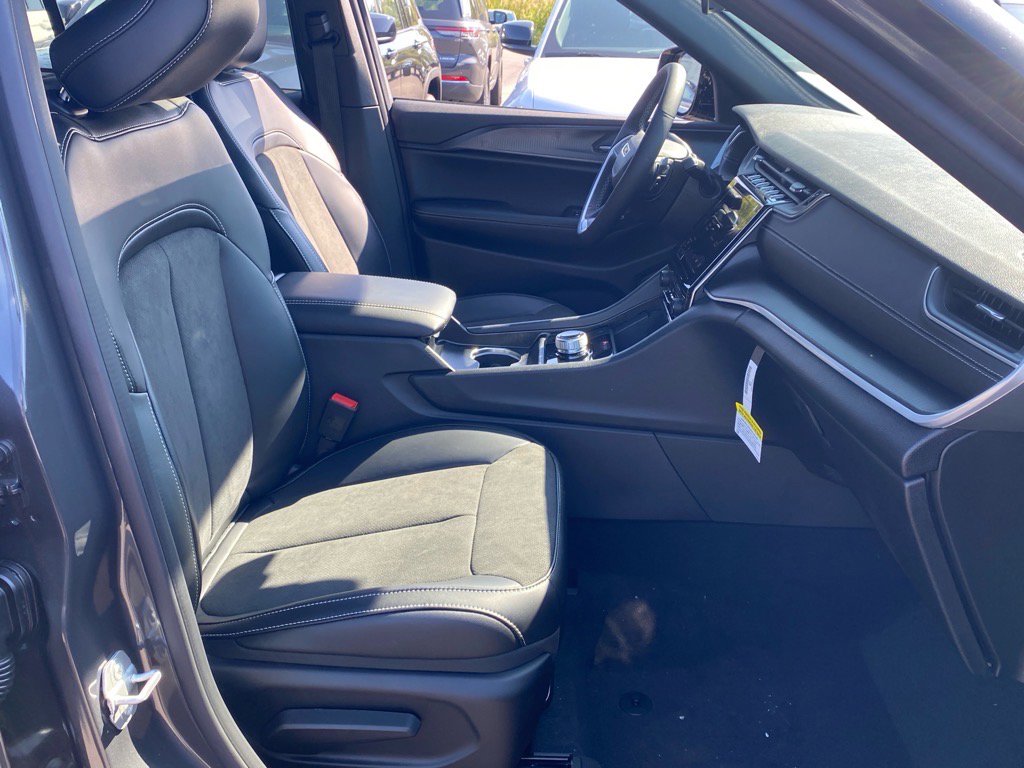 2025 Jeep Grand Cherokee Altitude X photo 15