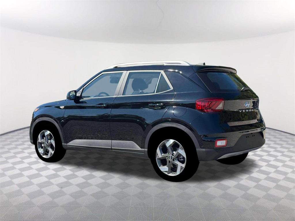 2026 Hyundai Venue SEL photo 4